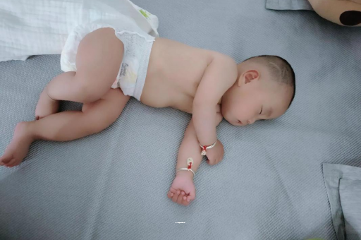 桂平几个月宝宝会抬头